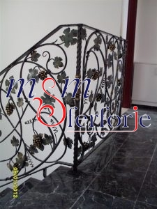 126 FERFORJE MERDİVEN KORKULUĞU