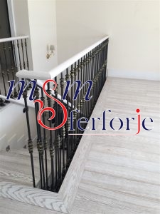046 FERFORJE MERDİVEN KORKULUĞU
